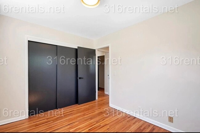Building Photo - $1795 - 4 bed 2 bath - Single Family Home