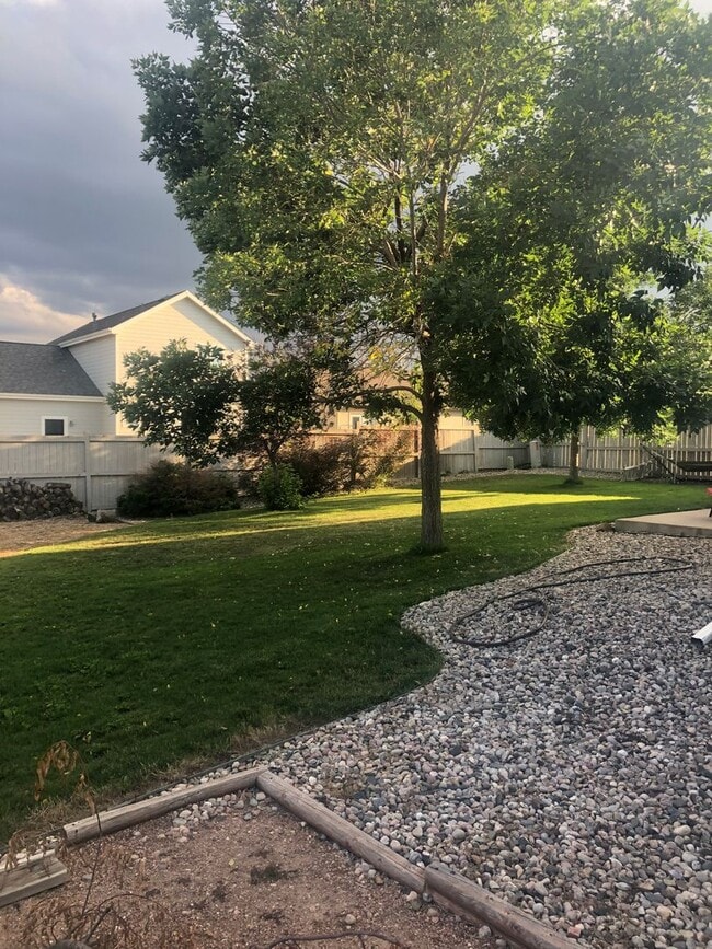 Building Photo - Charming 3-Bedroom Home with Loft and Expa...