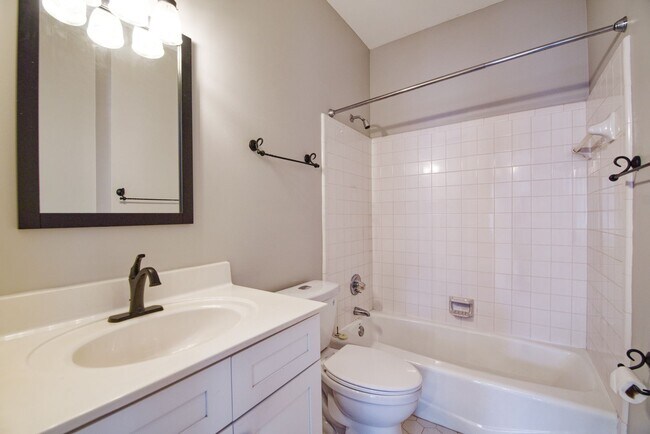 Building Photo - Beautiful 4BR, 3.5BA luxury home in Brookhaven