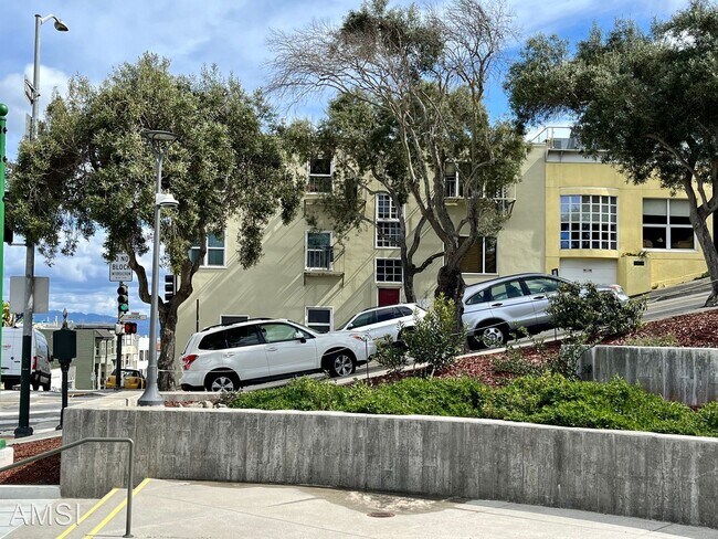 Building Photo - 1 br, 1 bath House - 2560 Hyde Street #3