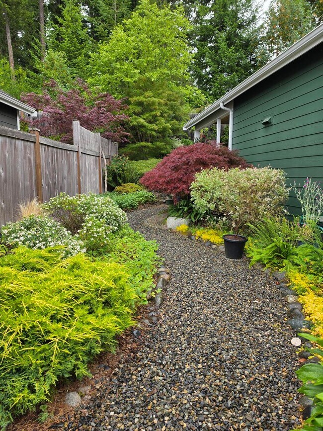 Building Photo - 3 Bedroom Rambler in Poulsbo's Chateau Ridge Neighborhood!