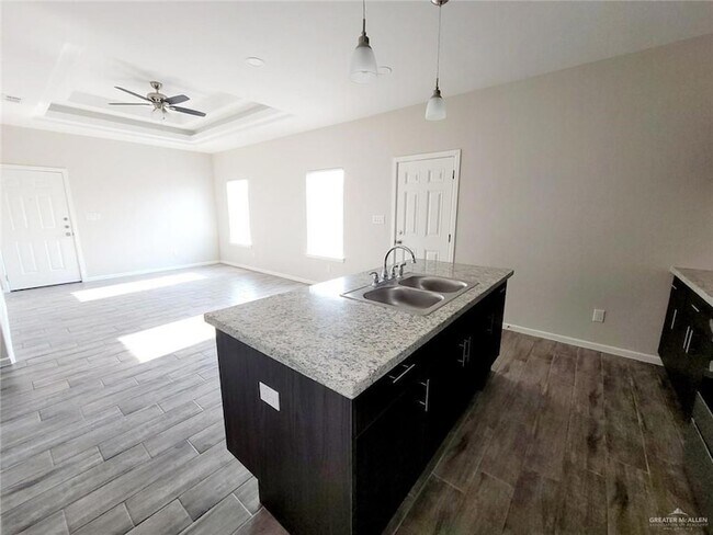 Building Photo - 7107 N 59th Ln