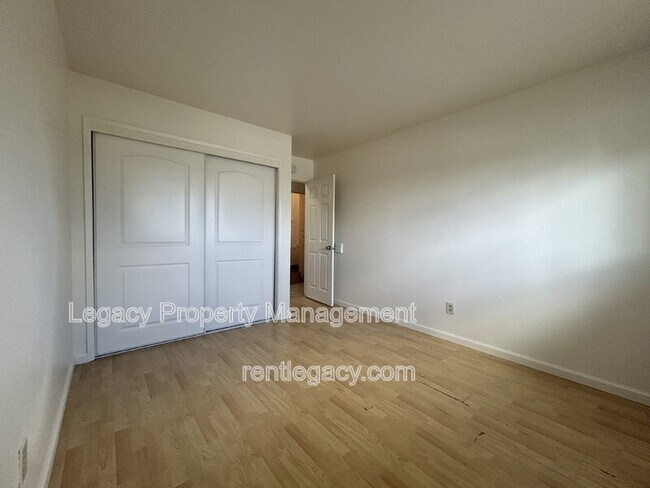 Building Photo - 4552 Ashcroft Ave