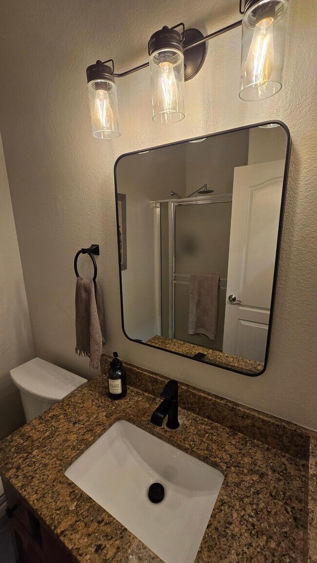 Building Photo - 8213 W Quail Ave