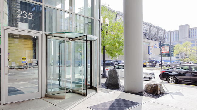 Building Photo - 235 W Van Buren St