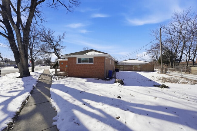 Building Photo - 5220 State Rd