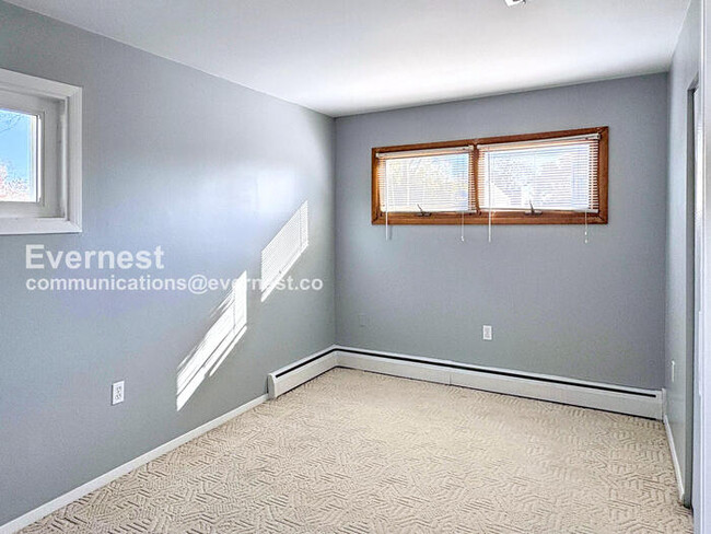 Building Photo - 123 Thomas Rd