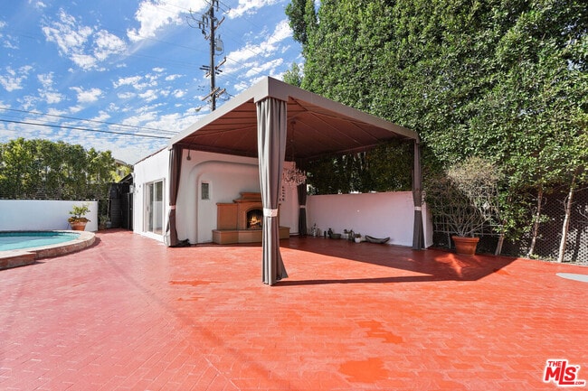 Building Photo - 309 N Doheny Dr