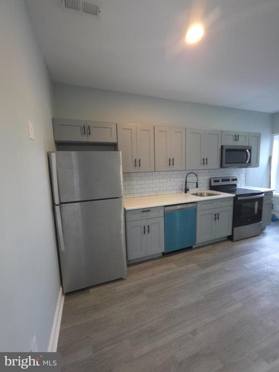 Building Photo - 1133 W Somerset St