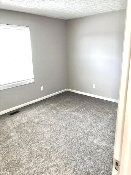 Building Photo - 5700 Crossing Ct