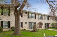 Building Photo - 1027 Smetana Rd