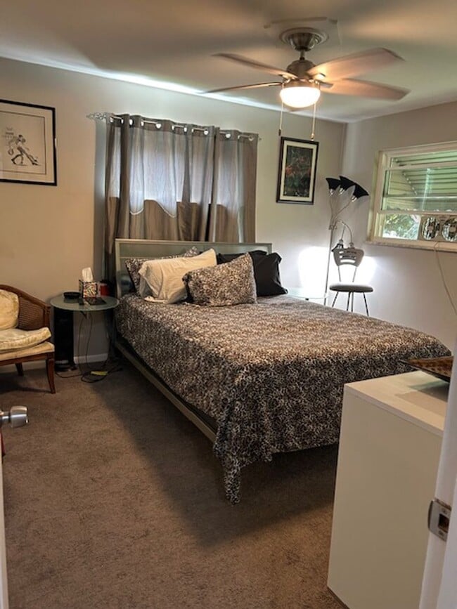 Building Photo - Adorable 2BR 1.5BA w/ Attached Garage • Yard in Roselawn