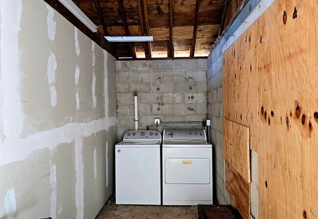 Building Photo - 612 26th St W