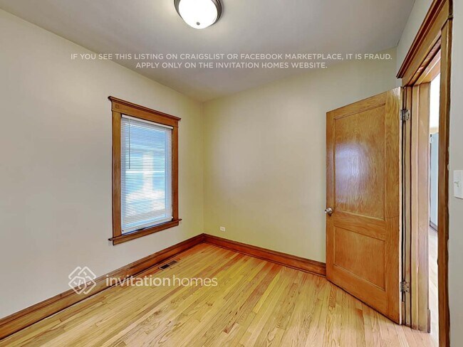 Building Photo - 2423 Wesley Ave