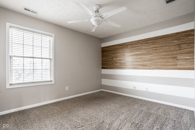 Building Photo - 8102 Fairway Dr