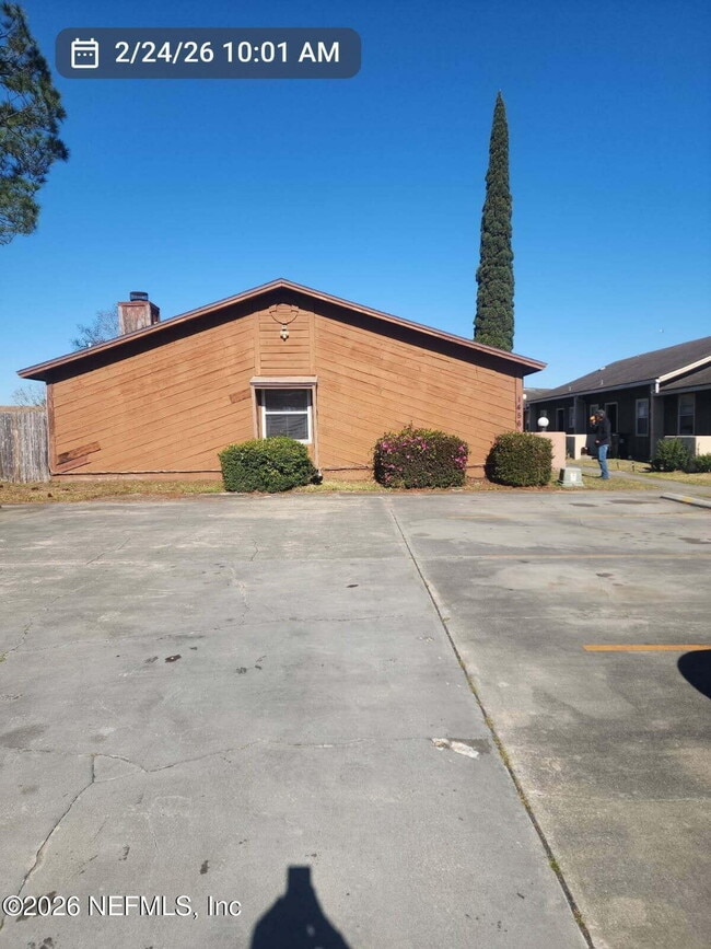Building Photo - 1456 Gifford Ave