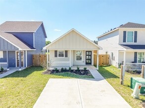 Building Photo - 16802 N Marie Vlg Dr