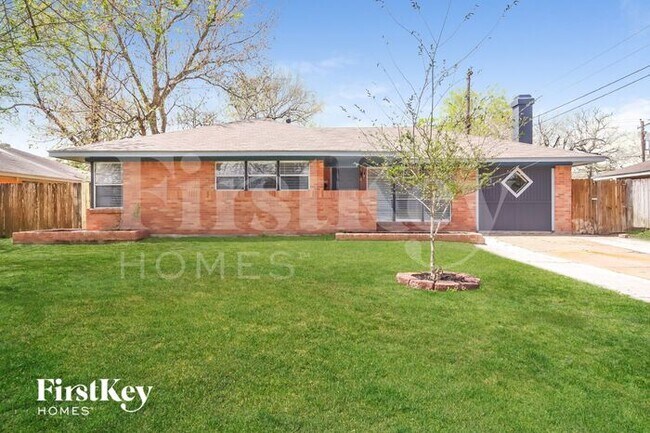 Primary Photo - 1204 Trenton Ln