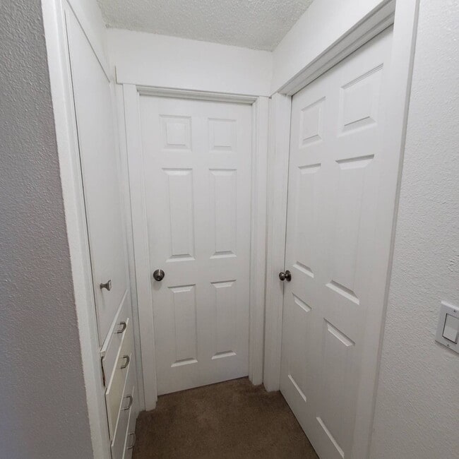 Building Photo - Cozy 2 Bed, 1 Bath duplex with large yard - Won't Last Long!