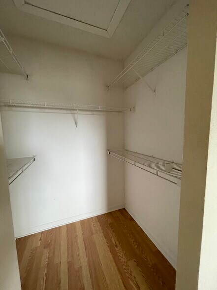 Building Photo - 2851 N Oakland Forest Dr