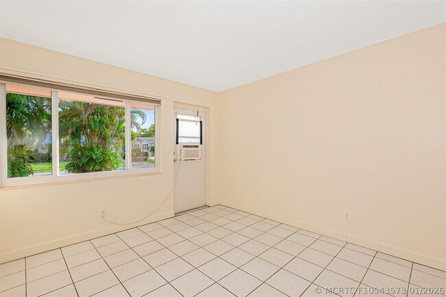 Building Photo - 2581 NE 11th Ct