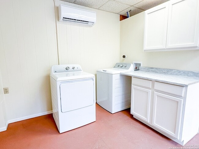 Building Photo - 245 Losoya St