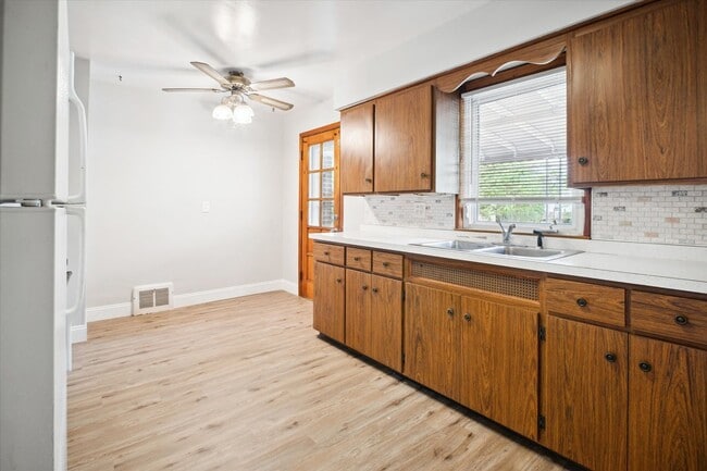 Building Photo - 20700 Goller Ave