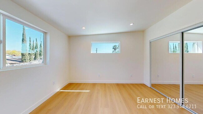 Building Photo - 6445 Satsuma Ave