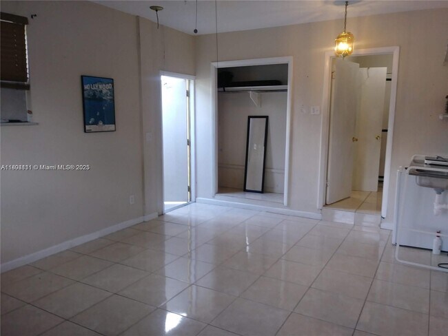 Building Photo - 4121 Thomas St