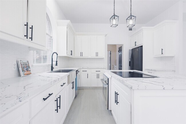 Building Photo - 17527 Sandy Cliffs Dr