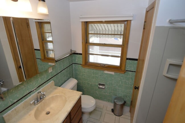 Building Photo - 2327 University Ave