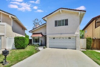 Building Photo - Tarzana 4BR w/downstairs bed + bath, POOL + basketball hoop!
