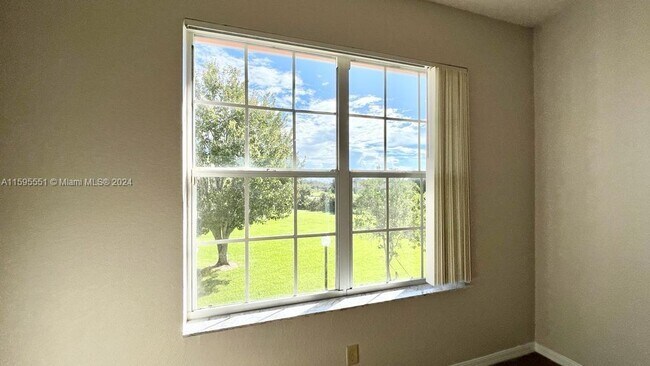 Building Photo - 126 SW Peacock Blvd