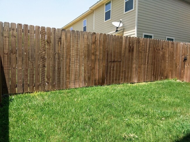 Building Photo - 3BR / 2.5BA Home | Fenced Backyard, Garage & Stainless Appliances!