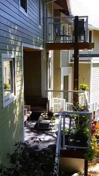 Deck - 45 Hawthorne St