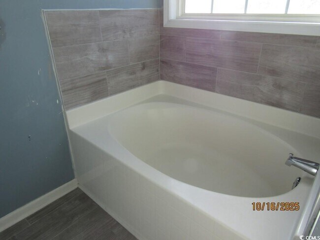 Building Photo - 1103 Checkerberry St