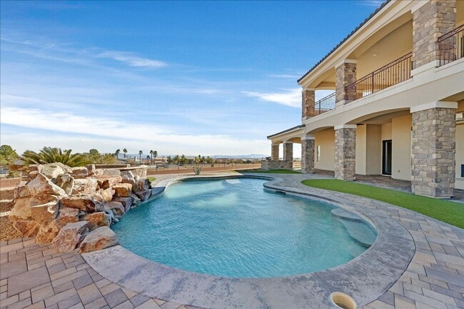 Building Photo - Custom Luxury Home with Strip and Mountain Views!