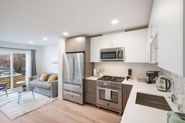 Building Photo - 4453 Aurora Ave N