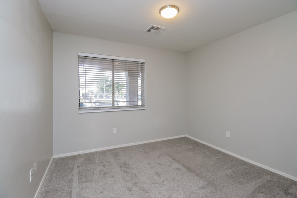 Building Photo - 5605 S 11th Pl