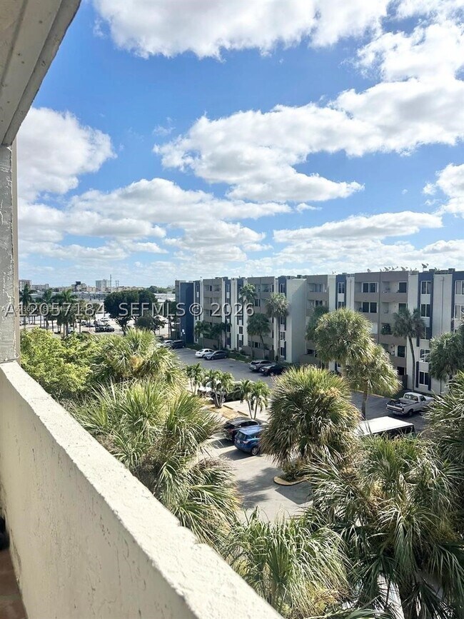 Building Photo - 10090 NW 80th Ct
