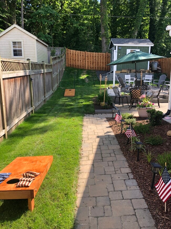 Building Photo - 2321 Riverview Terrace