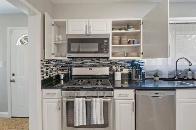 Building Photo - 207 N Beverly St