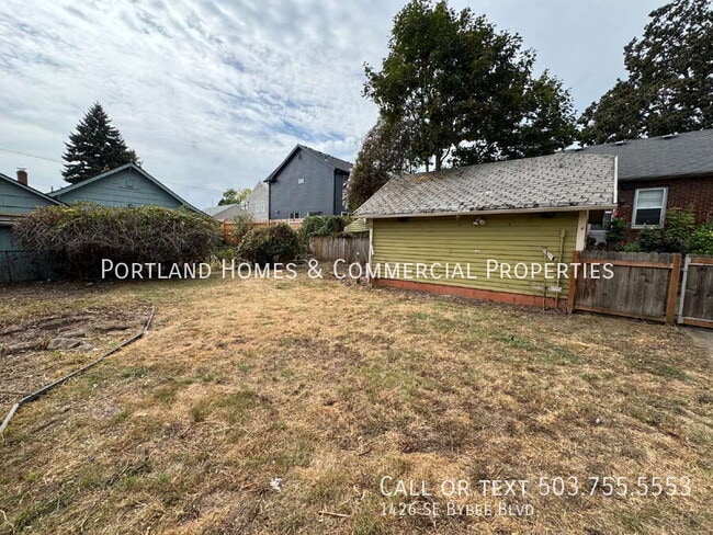 Building Photo - 1426 SE Bybee Blvd