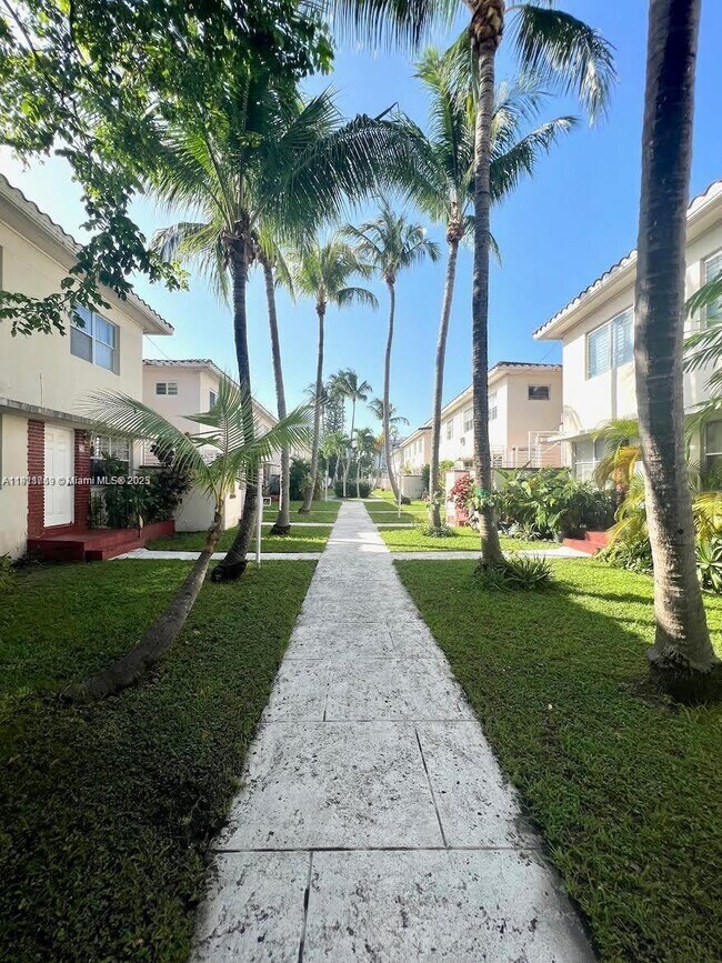 Building Photo - 1207 Marseille Dr