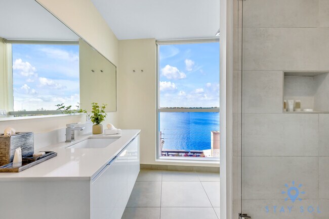 Building Photo - 777 N Ocean Dr