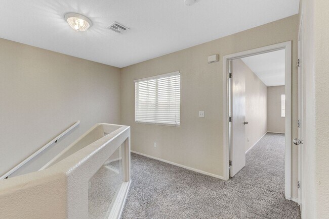 Building Photo - 2 Story 4 bedrooms 2.5 Bathrooms 2 car garage.