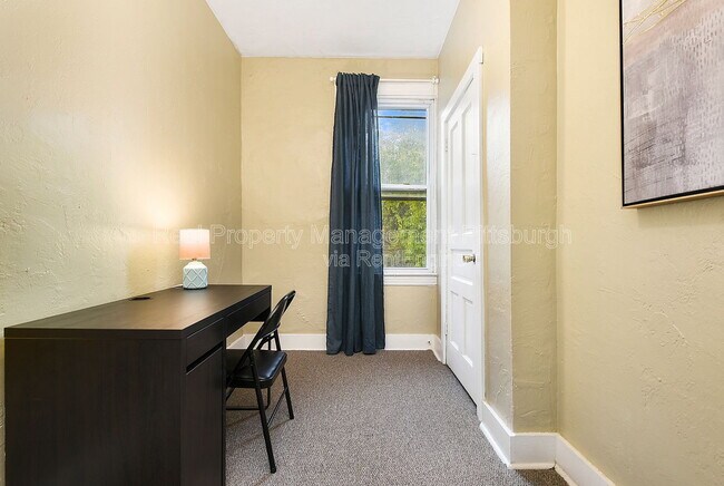 Building Photo - 320 Greenfield Ave