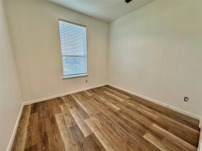 Building Photo - 5703 Finely Run St