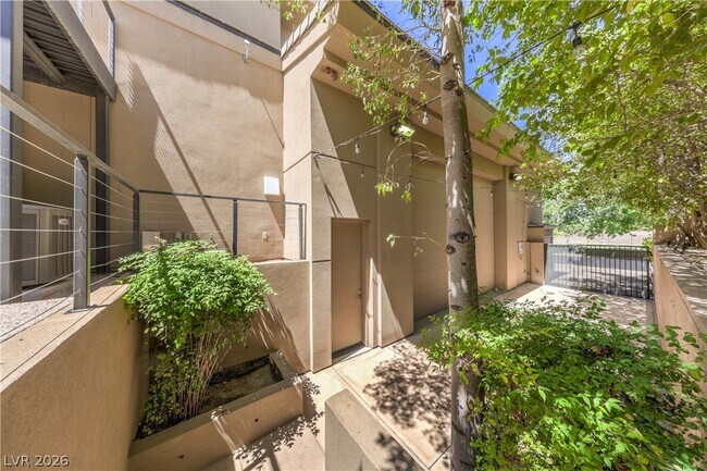 Building Photo - 1501 Foothills Village Dr