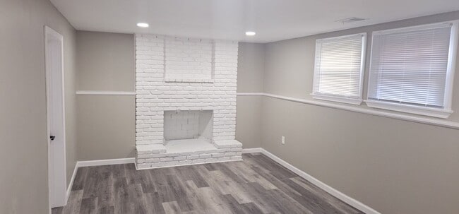 Building Photo - Move in special - Newly Renovated SF in North KC